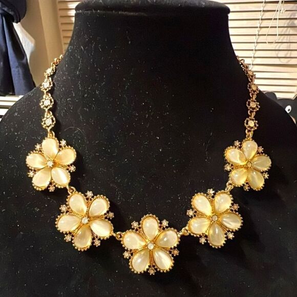 Floral Statement Necklace - Picture 1 of 1